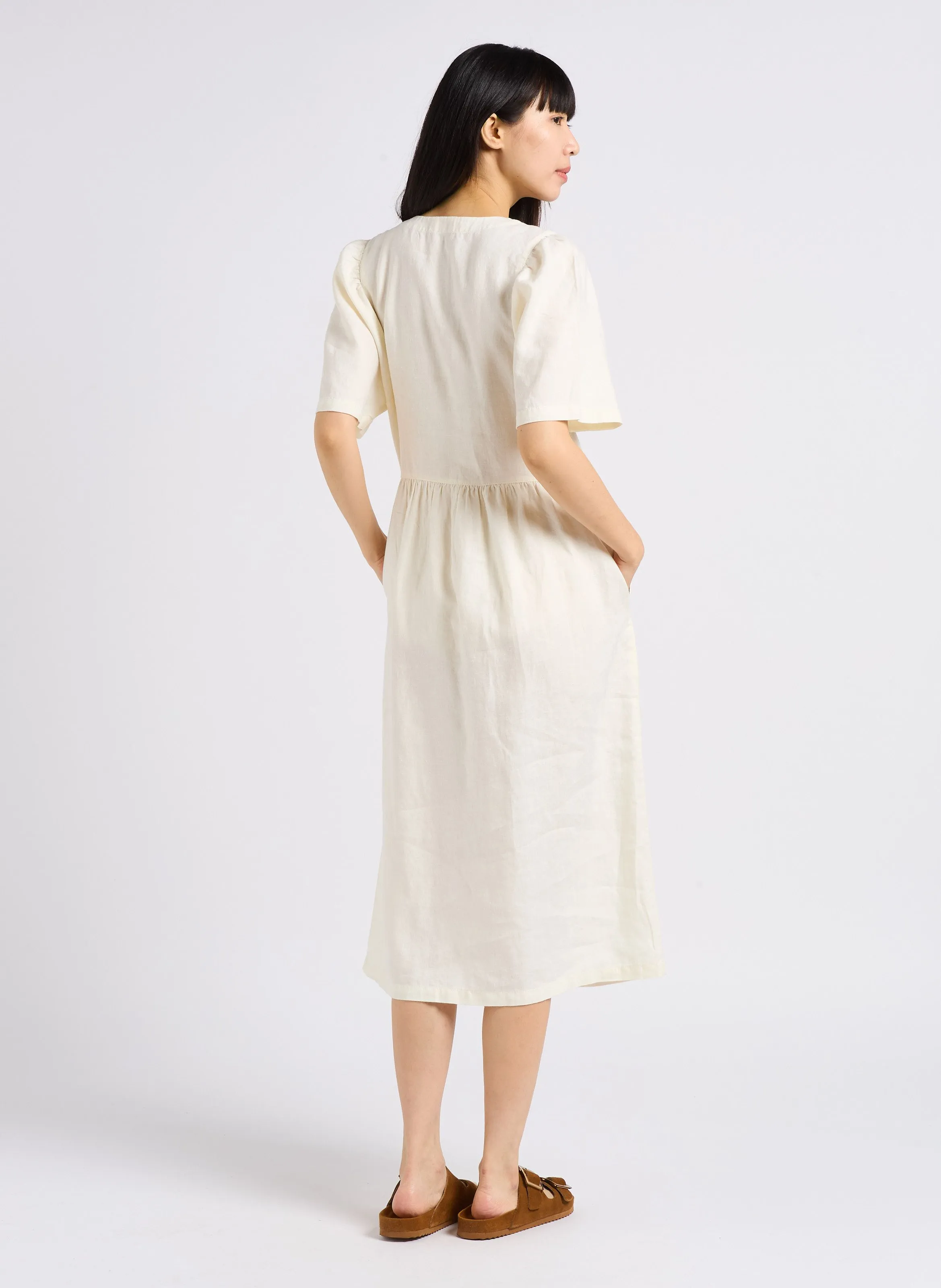 BENSIMON JADA - Vestido midi fruncido de lino con cuello de pico en blanco