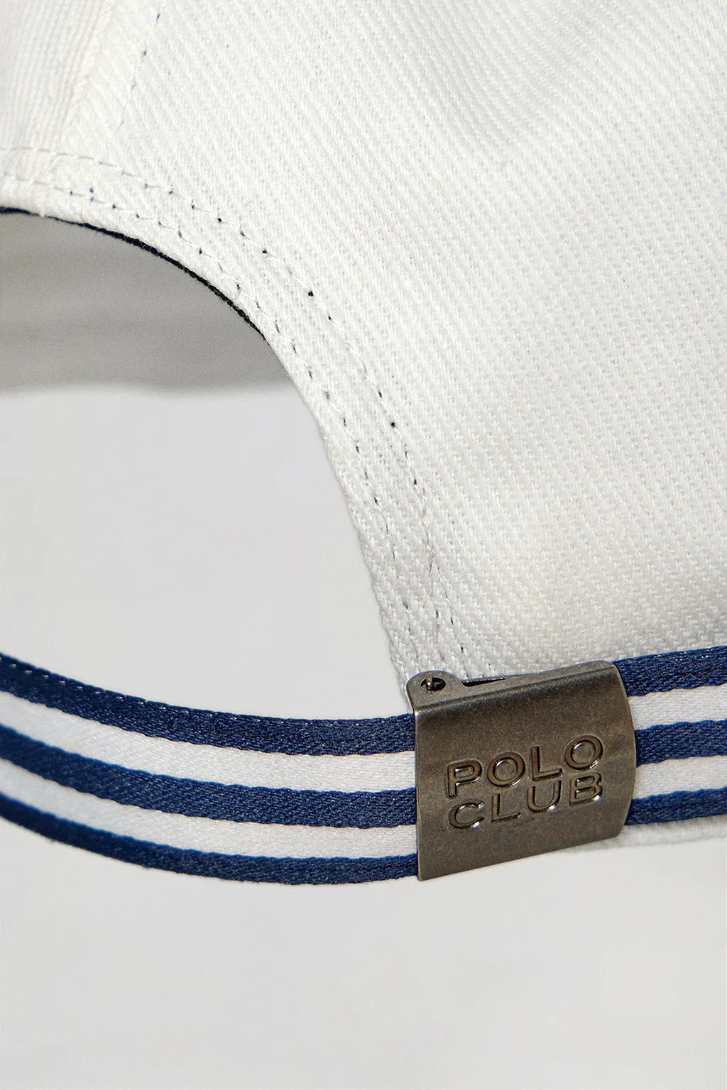 Gorra blanca con parche engomado block Polo Club