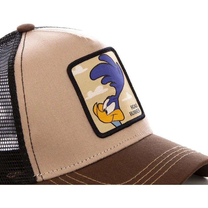 Gorra trucker marrón Correcaminos ROA2 Looney Tunes de Capslab