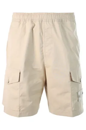 Pantalón beige corto estilo cargo con parche