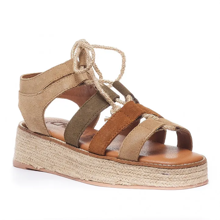 Sandalias cuña Chika 10 con varios colores y múltiples bandas