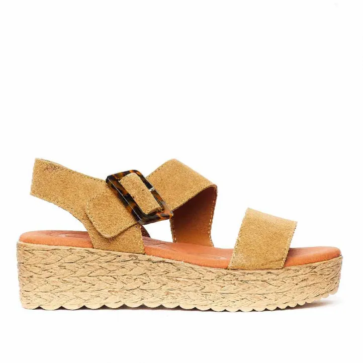 Sandalias cuña Chika 10 marrones con plataforma y bandas ancha