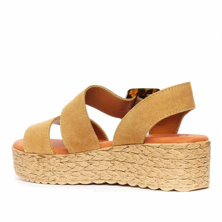 Sandalias cuña Chika 10 marrones con plataforma y bandas ancha