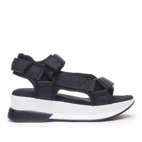 Sandalias cuña Chika 10 negras de estilo deportivo