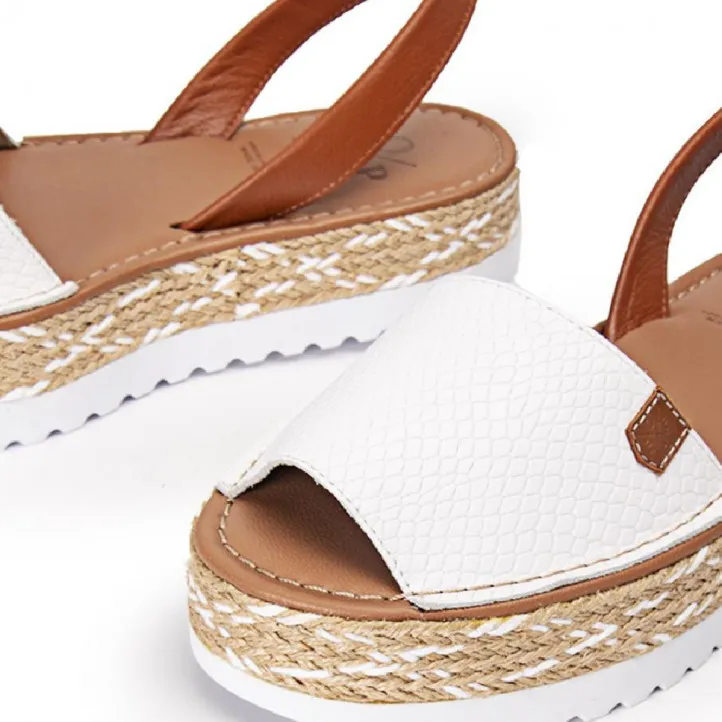 Sandalias plataformas Popa saona en blanco estilo abarca