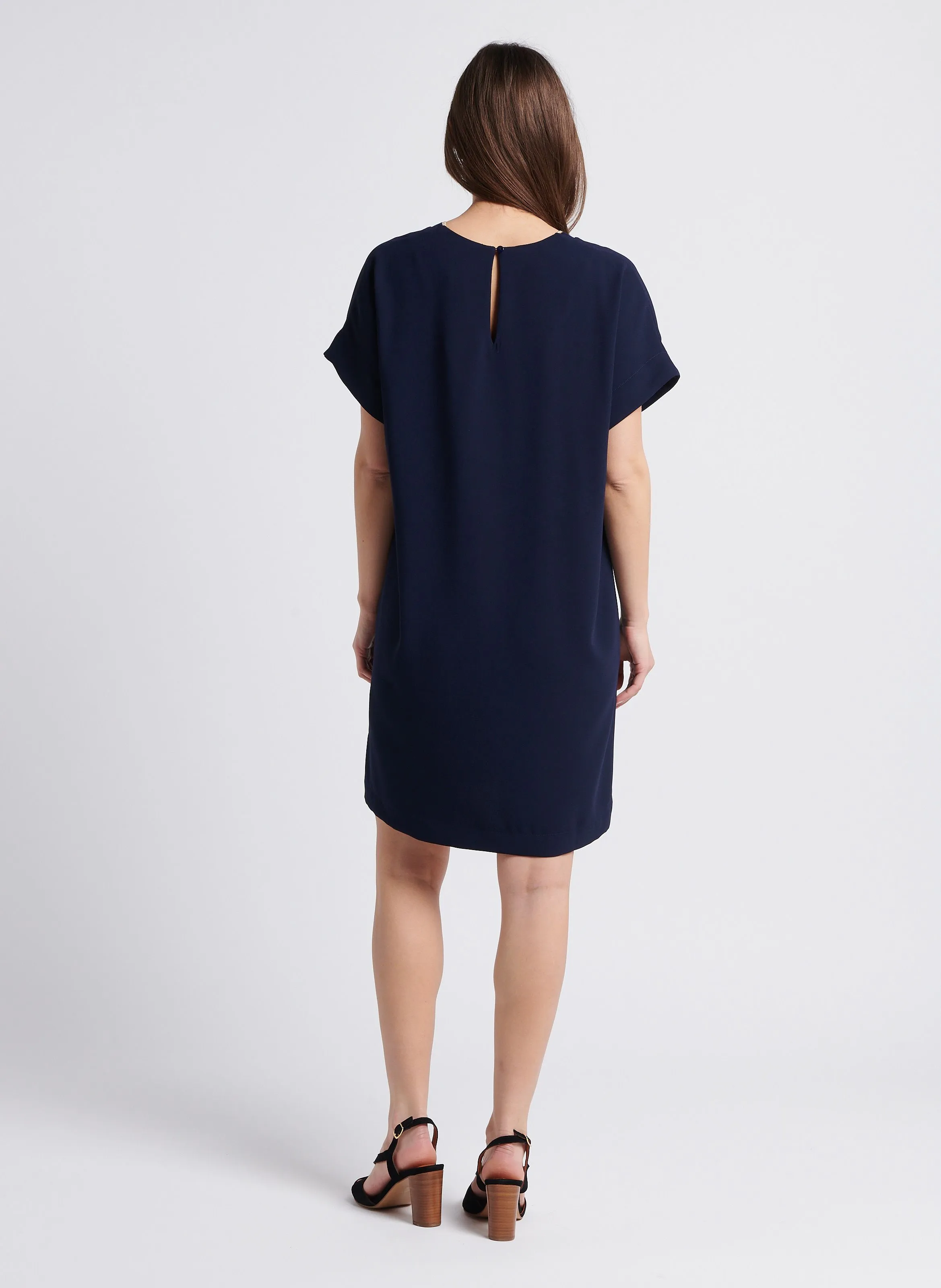 SUD EXPRESS RAMISHA - Vestido corto con cuello de pico en azul