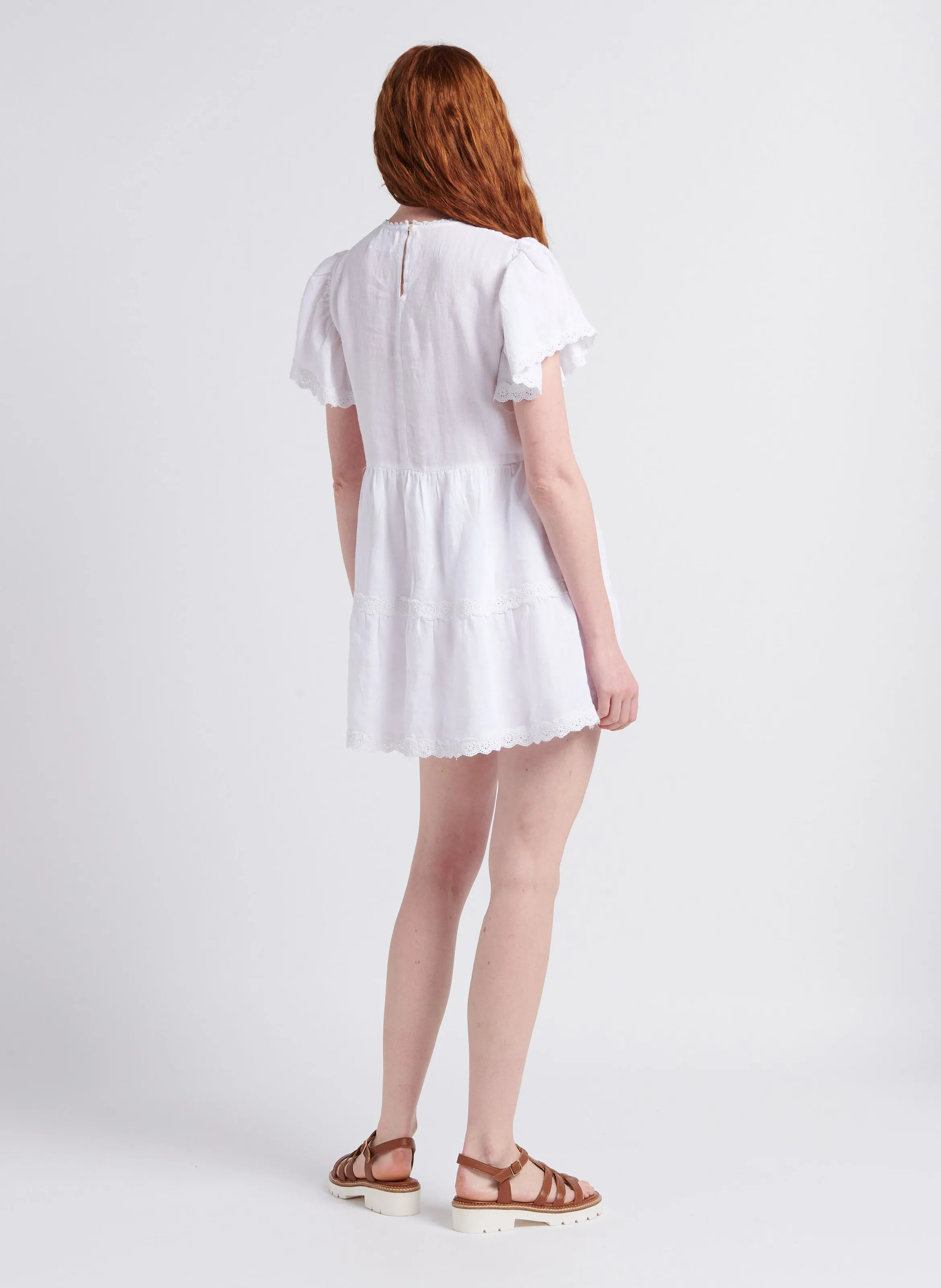 THE NEW SOCIETY DOWNEY - Vestido corto recto con cuello redondo de lino en blanco