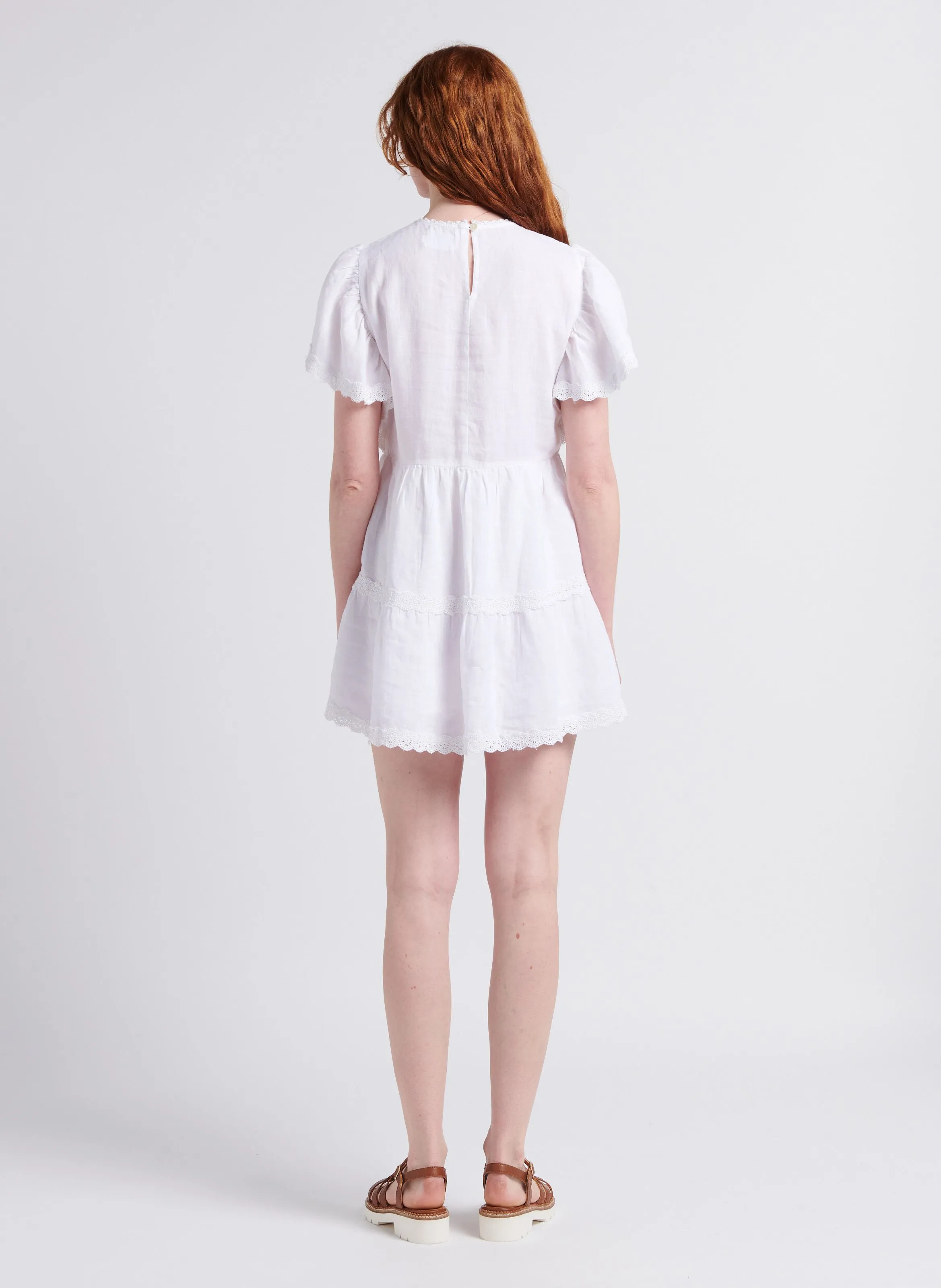 THE NEW SOCIETY DOWNEY - Vestido corto recto con cuello redondo de lino en blanco