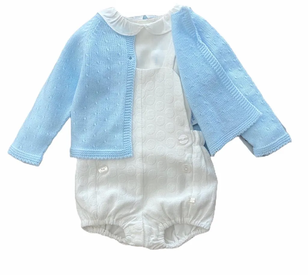 Three-piece boy's outfit. Light blue and raw.