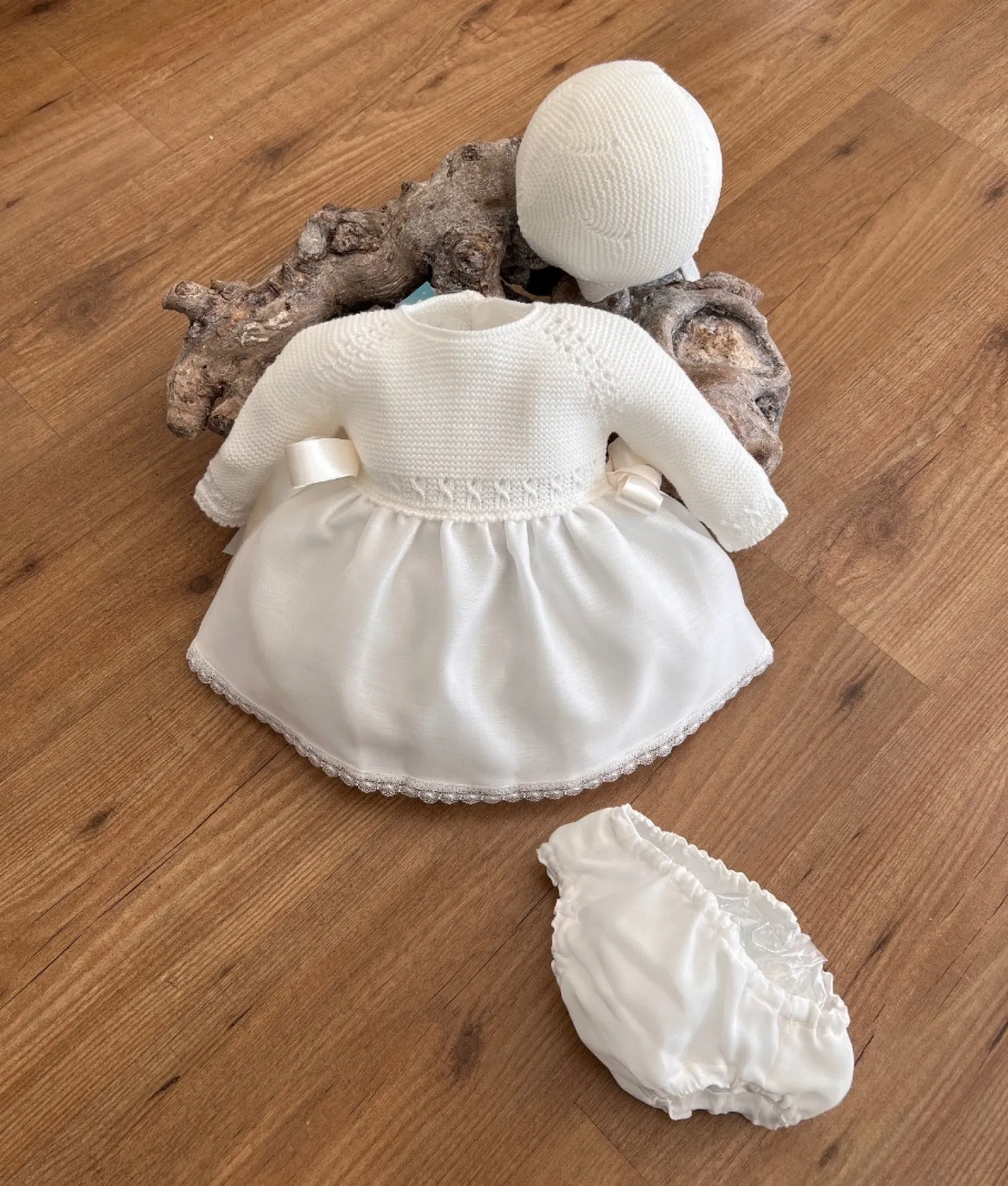 Three-piece christening outfit for a girl. Lula Collection